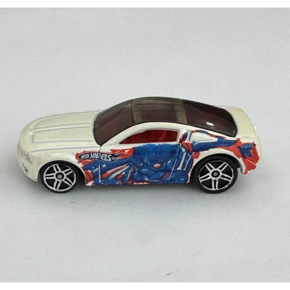 Hot Wheels Mustang GT Concept White Blue Red Graphic 2008 Mystery Cars 1:64